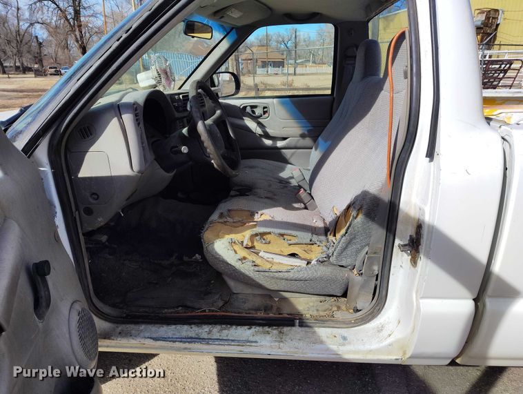 image for item DT0921 1999 Chevrolet S-10 pickup truck