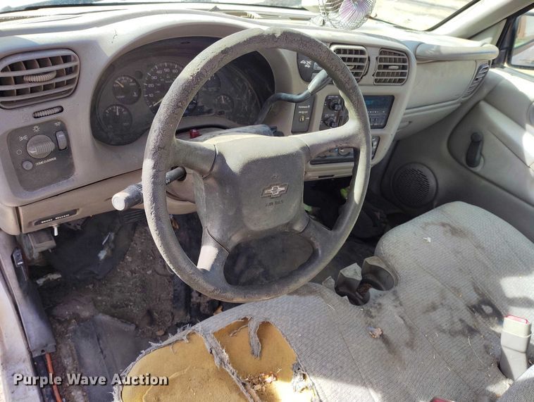 image for item DT0921 1999 Chevrolet S-10 pickup truck