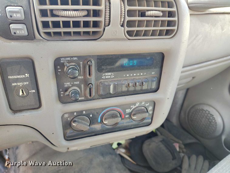 image for item DT0921 1999 Chevrolet S-10 pickup truck