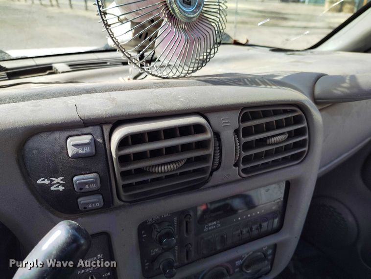 image for item DT0921 1999 Chevrolet S-10 pickup truck