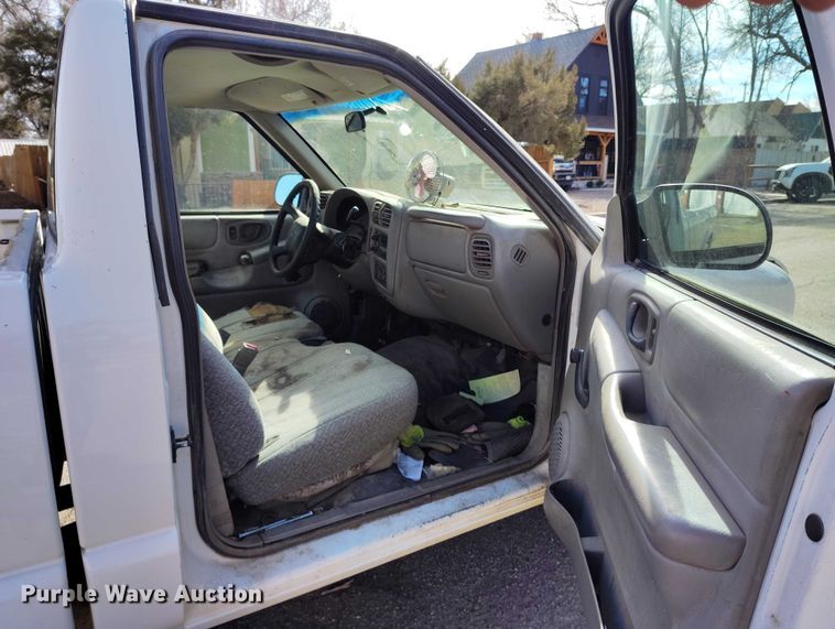 image for item DT0921 1999 Chevrolet S-10 pickup truck