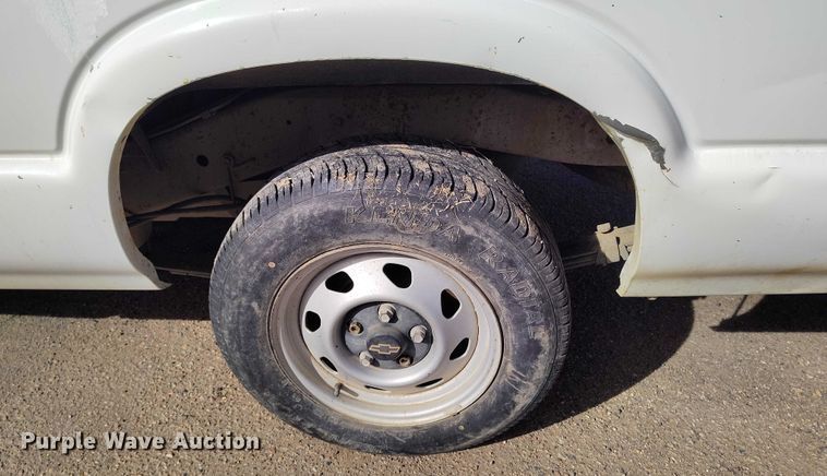 image for item DT0921 1999 Chevrolet S-10 pickup truck