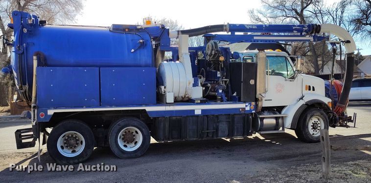 image for item DT0922 2005 Sterling L7500 hydrovac truck