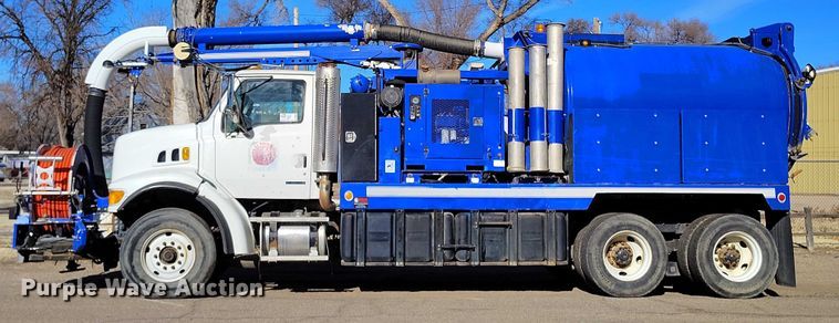 image for item DT0922 2005 Sterling L7500 hydrovac truck
