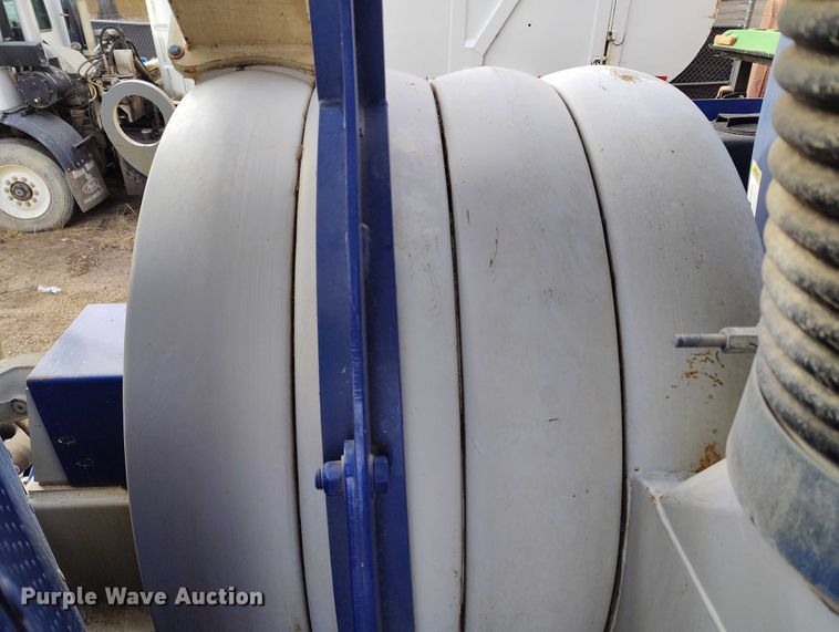 image for item DT0922 2005 Sterling L7500 hydrovac truck