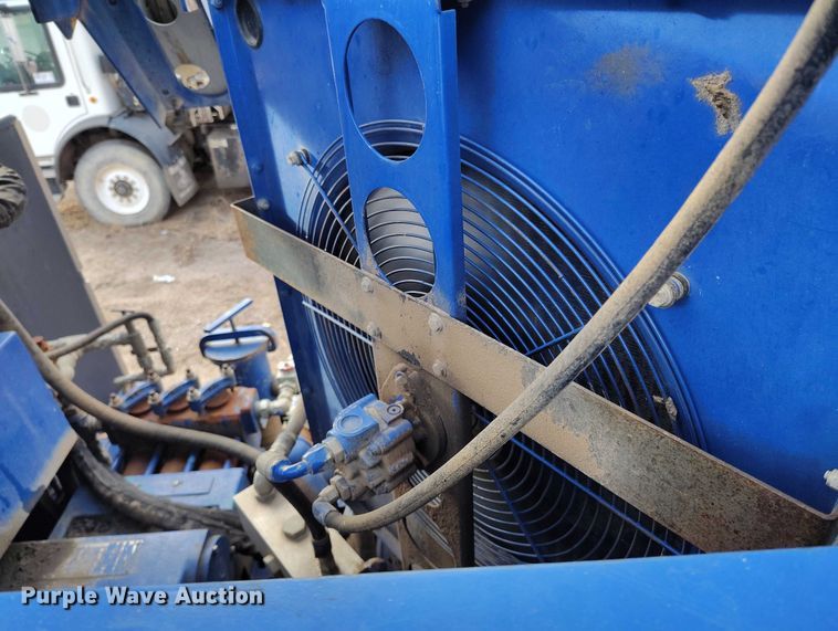 image for item DT0922 2005 Sterling L7500 hydrovac truck