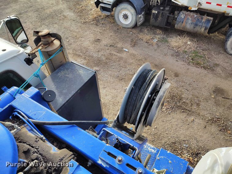 image for item DT0922 2005 Sterling L7500 hydrovac truck