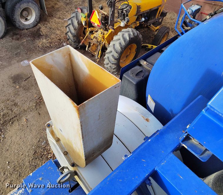 image for item DT0922 2005 Sterling L7500 hydrovac truck