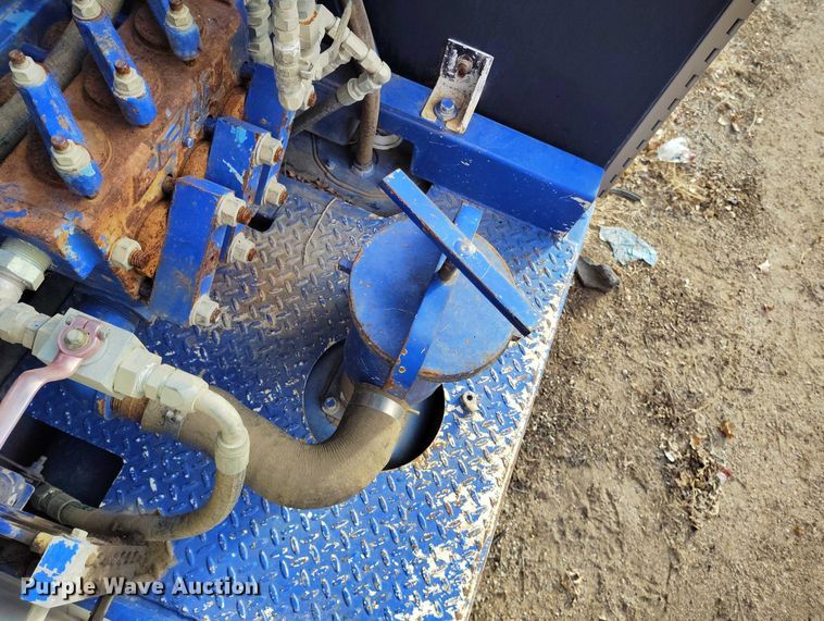 image for item DT0922 2005 Sterling L7500 hydrovac truck