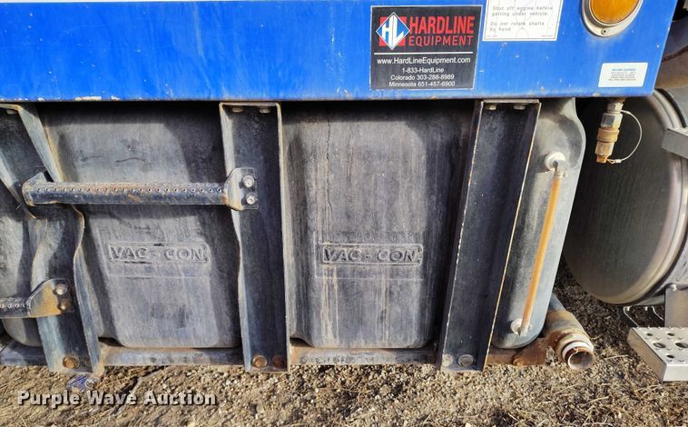 image for item DT0922 2005 Sterling L7500 hydrovac truck