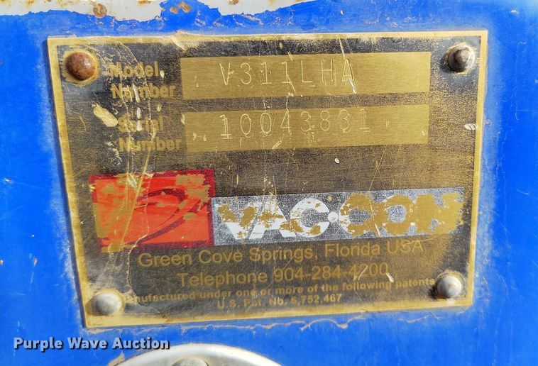 image for item DT0922 2005 Sterling L7500 hydrovac truck