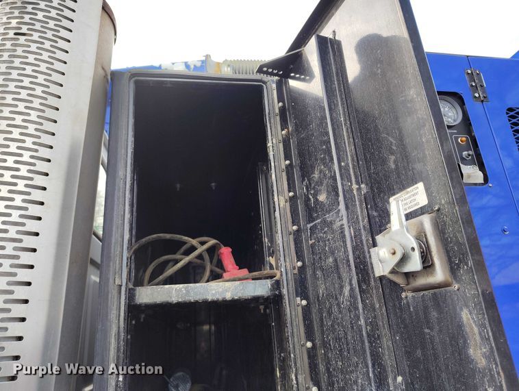 image for item DT0922 2005 Sterling L7500 hydrovac truck