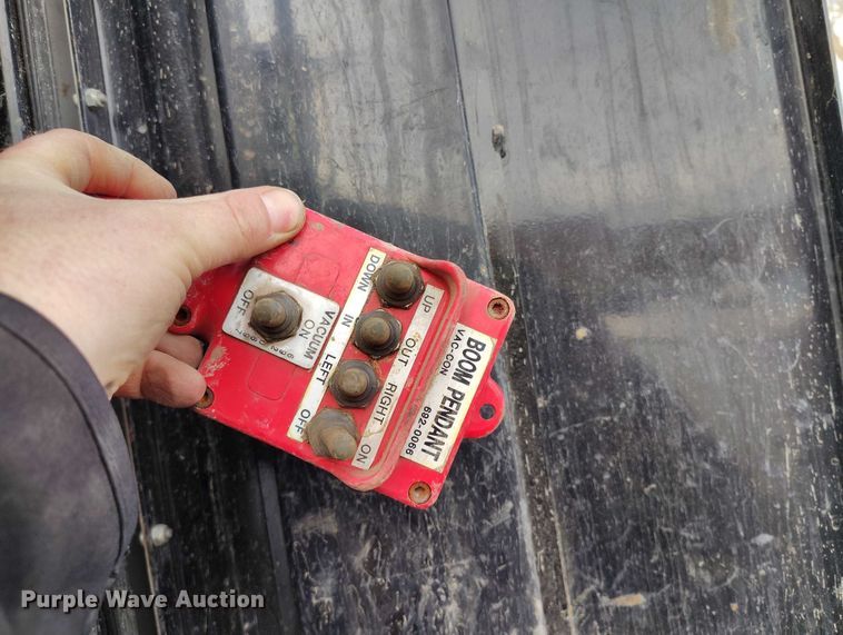 image for item DT0922 2005 Sterling L7500 hydrovac truck