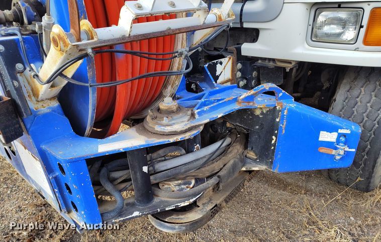 image for item DT0922 2005 Sterling L7500 hydrovac truck