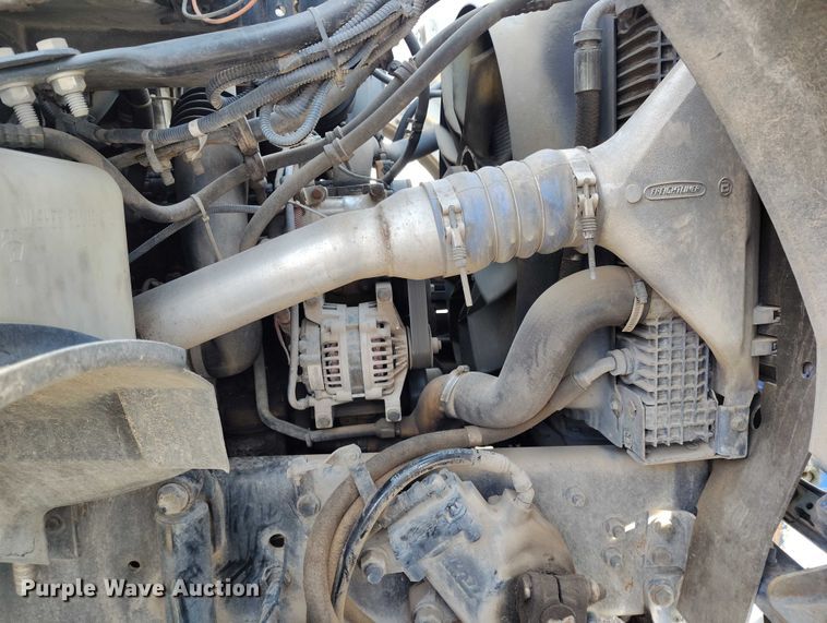 image for item DT0922 2005 Sterling L7500 hydrovac truck