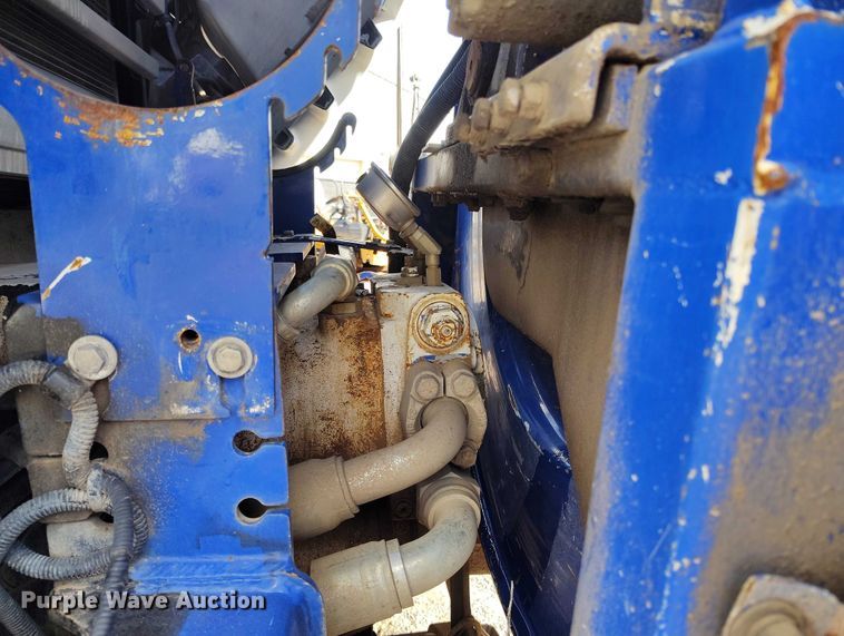 image for item DT0922 2005 Sterling L7500 hydrovac truck