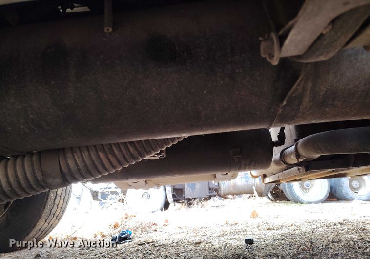 image for item DT0922 2005 Sterling L7500 hydrovac truck