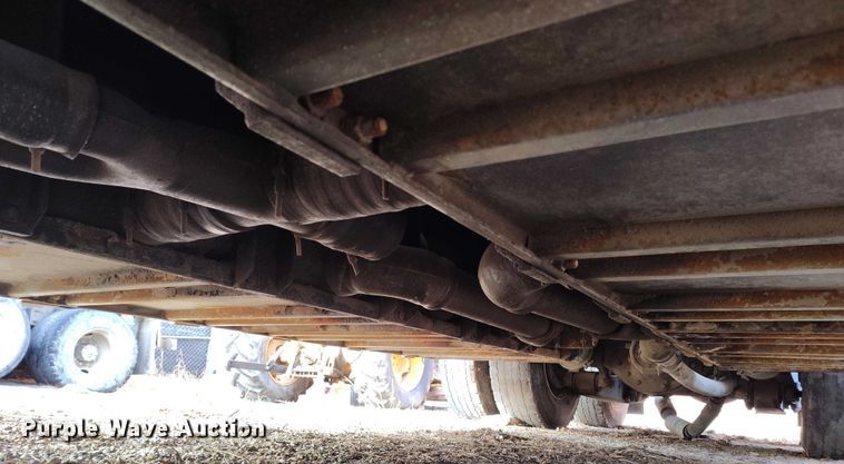 image for item DT0922 2005 Sterling L7500 hydrovac truck