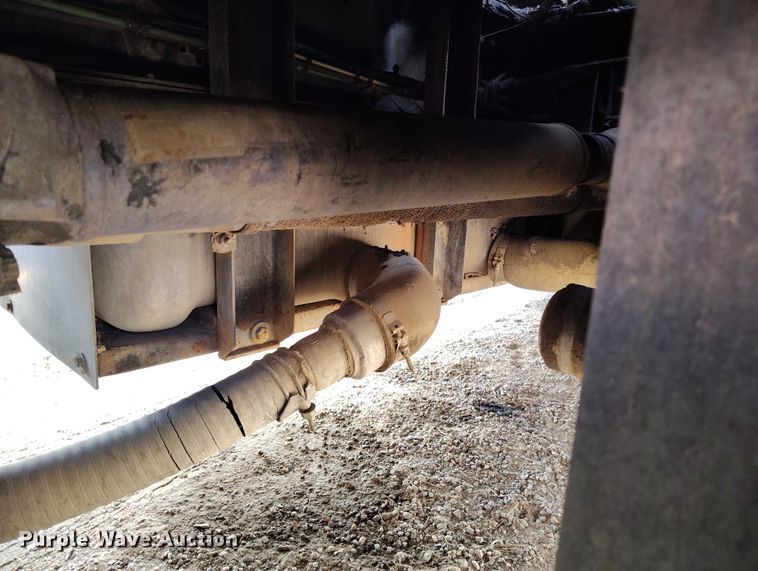 image for item DT0922 2005 Sterling L7500 hydrovac truck