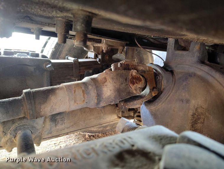 image for item DT0922 2005 Sterling L7500 hydrovac truck