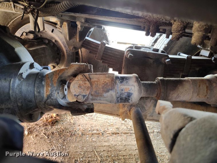 image for item DT0922 2005 Sterling L7500 hydrovac truck