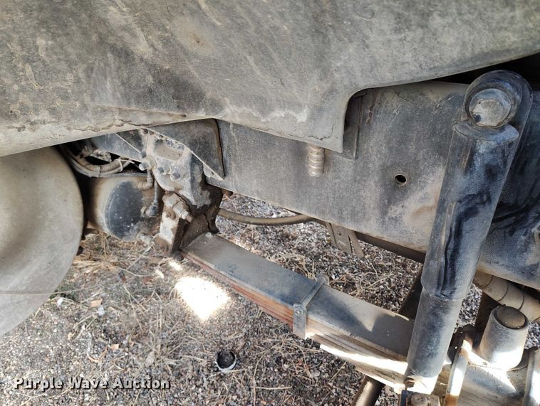 image for item DT0922 2005 Sterling L7500 hydrovac truck