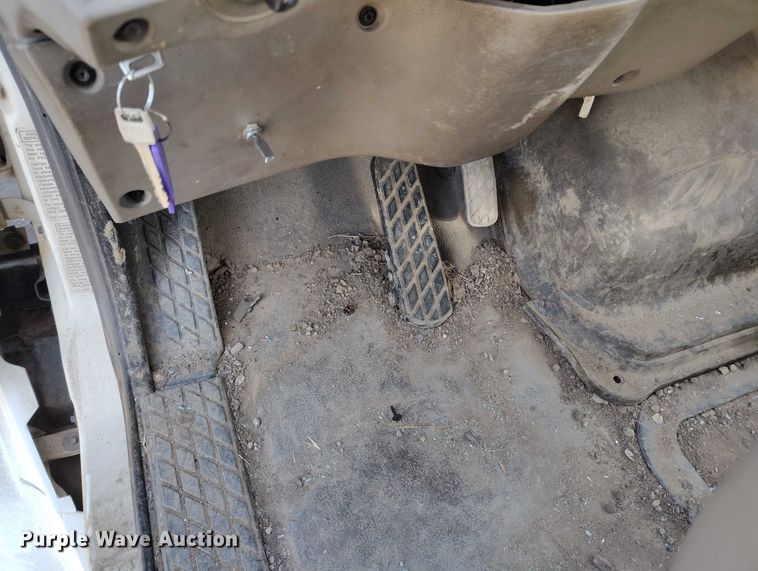 image for item DT0922 2005 Sterling L7500 hydrovac truck