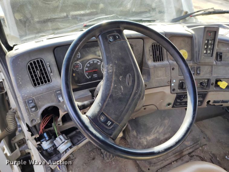 image for item DT0922 2005 Sterling L7500 hydrovac truck