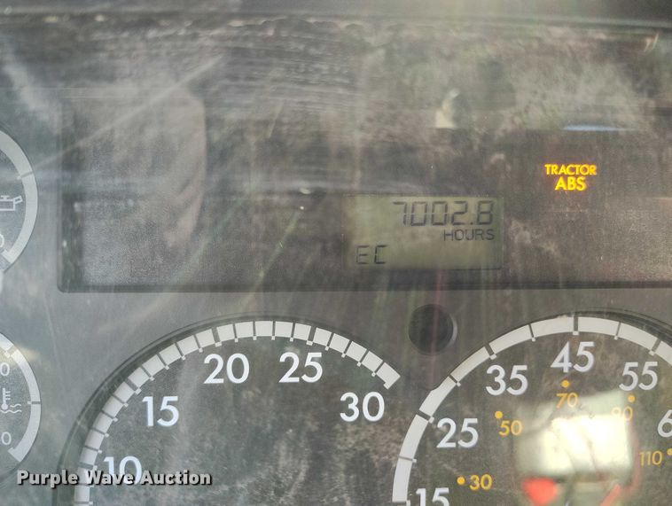 image for item DT0922 2005 Sterling L7500 hydrovac truck