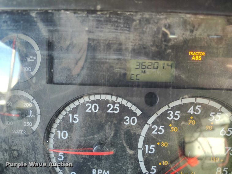 image for item DT0922 2005 Sterling L7500 hydrovac truck