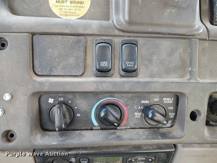 image for item DT0922 2005 Sterling L7500 hydrovac truck