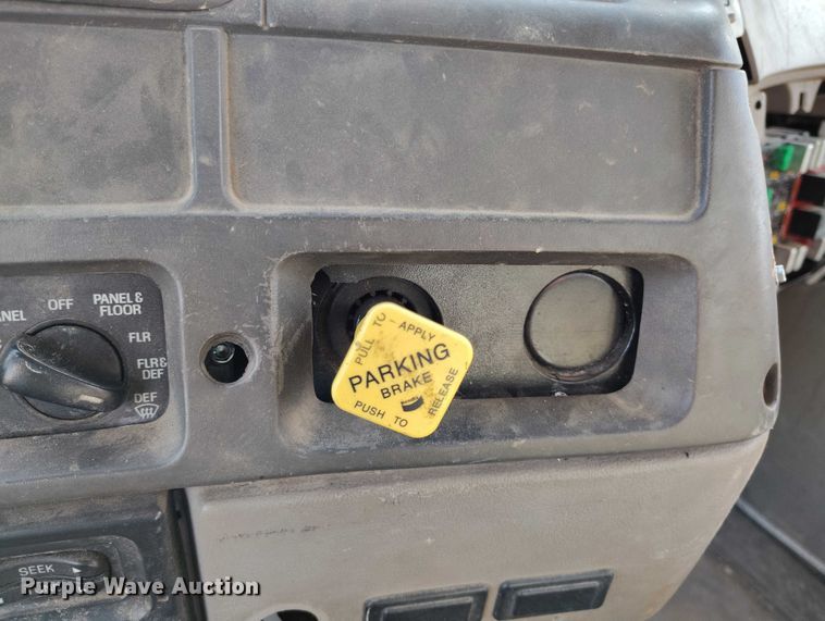 image for item DT0922 2005 Sterling L7500 hydrovac truck