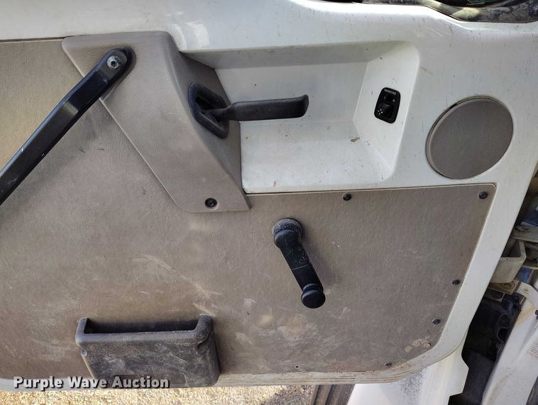 image for item DT0922 2005 Sterling L7500 hydrovac truck