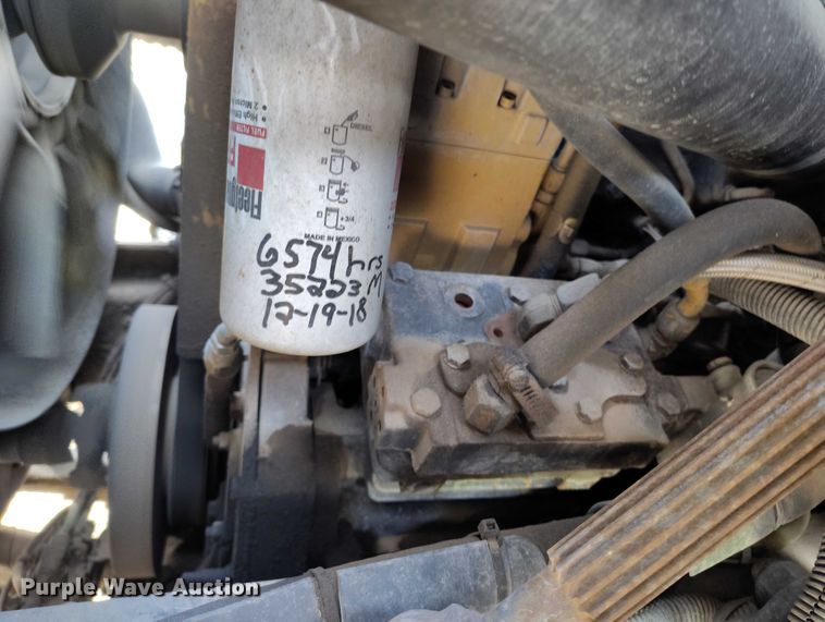 image for item DT0922 2005 Sterling L7500 hydrovac truck