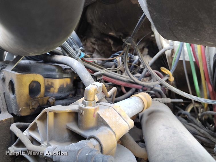 image for item DT0922 2005 Sterling L7500 hydrovac truck