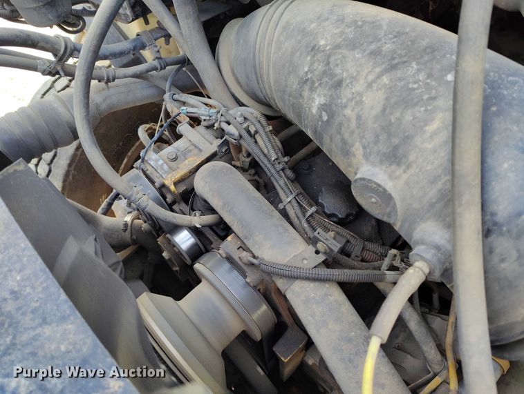 image for item DT0922 2005 Sterling L7500 hydrovac truck