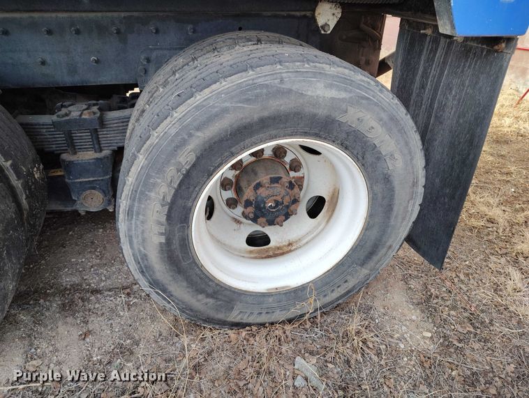 image for item DT0922 2005 Sterling L7500 hydrovac truck