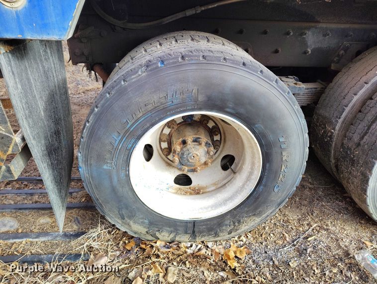 image for item DT0922 2005 Sterling L7500 hydrovac truck