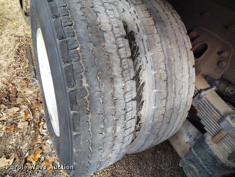 image for item DT0922 2005 Sterling L7500 hydrovac truck