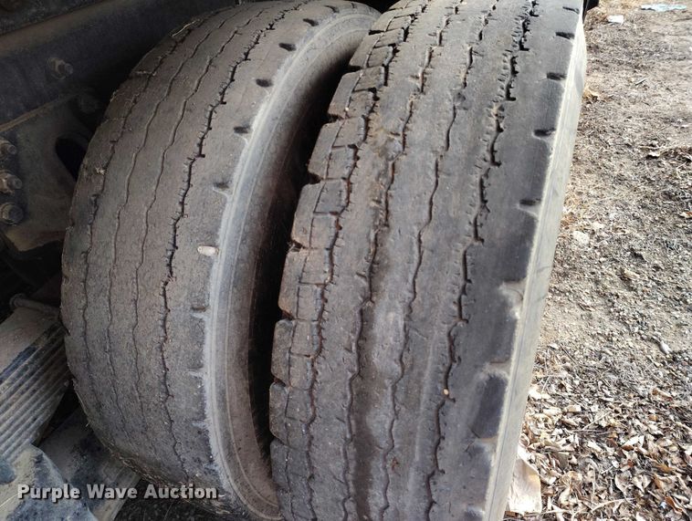 image for item DT0922 2005 Sterling L7500 hydrovac truck