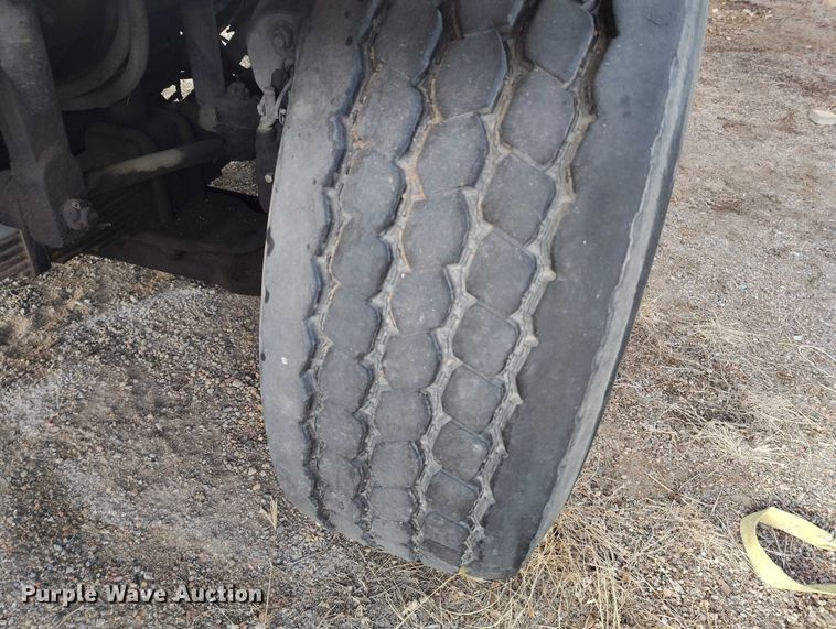 image for item DT0922 2005 Sterling L7500 hydrovac truck