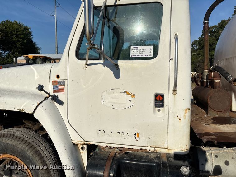 image for item DT4971 1984 International 1954 Flat Bed Truck