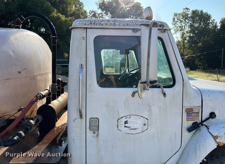 image for item DT4971 1984 International 1954 Flat Bed Truck