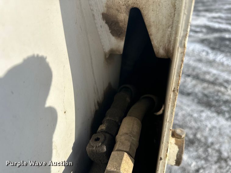 image for item DW4496 1999 Bobcat 863 skid steer loader