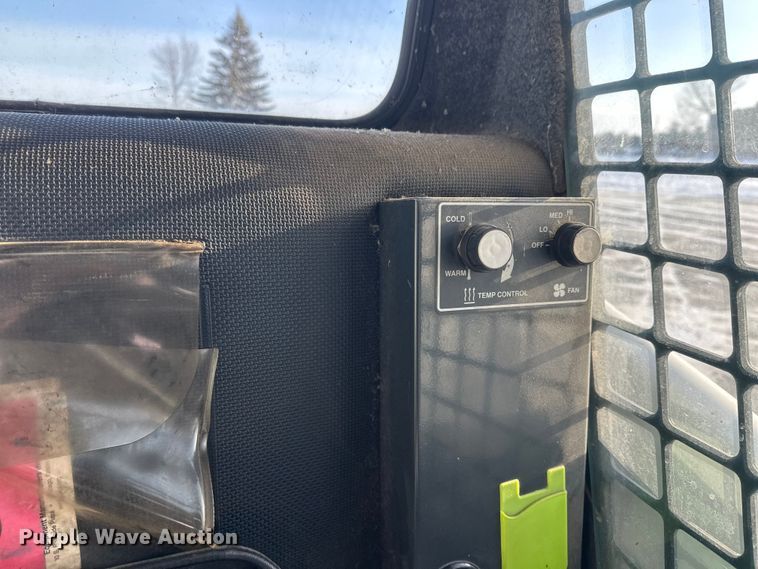 image for item DW4496 1999 Bobcat 863 skid steer loader