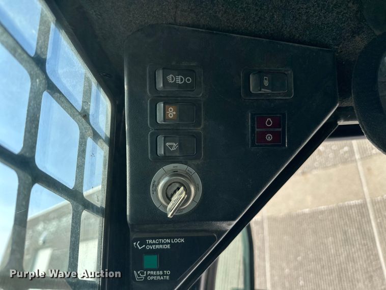 image for item DW4496 1999 Bobcat 863 skid steer loader