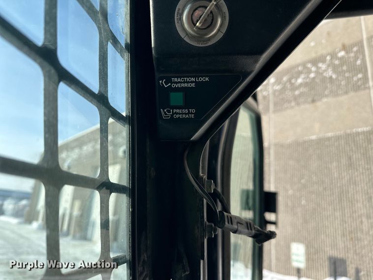 image for item DW4496 1999 Bobcat 863 skid steer loader