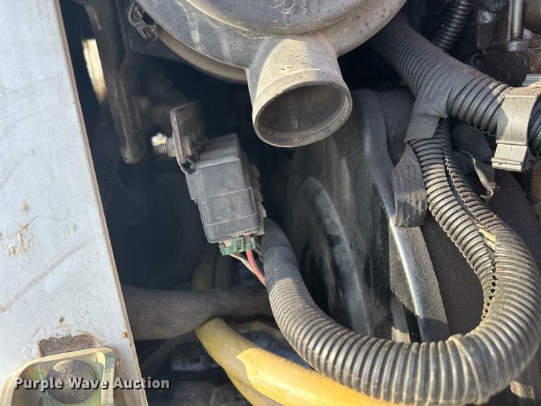 image for item DW4496 1999 Bobcat 863 skid steer loader