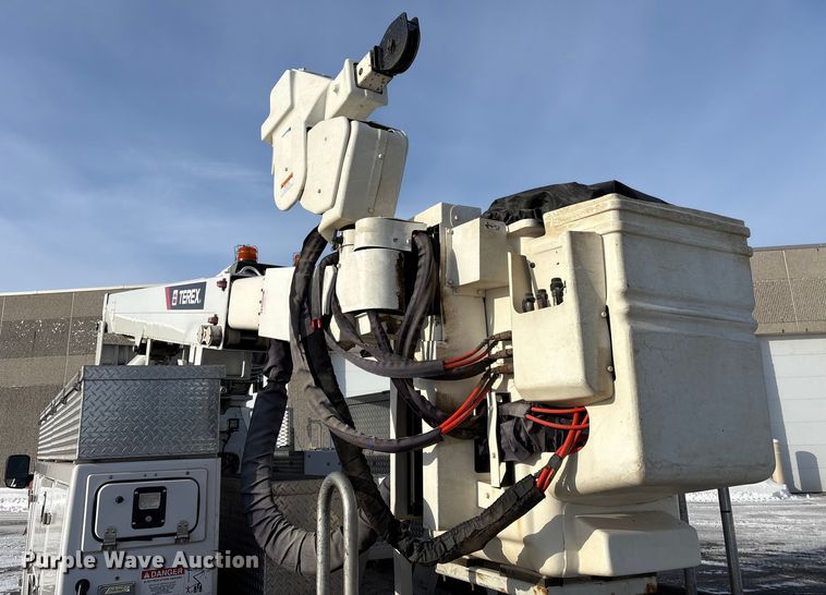 image for item DW4497 2017 RAM 5500HD bucket truck