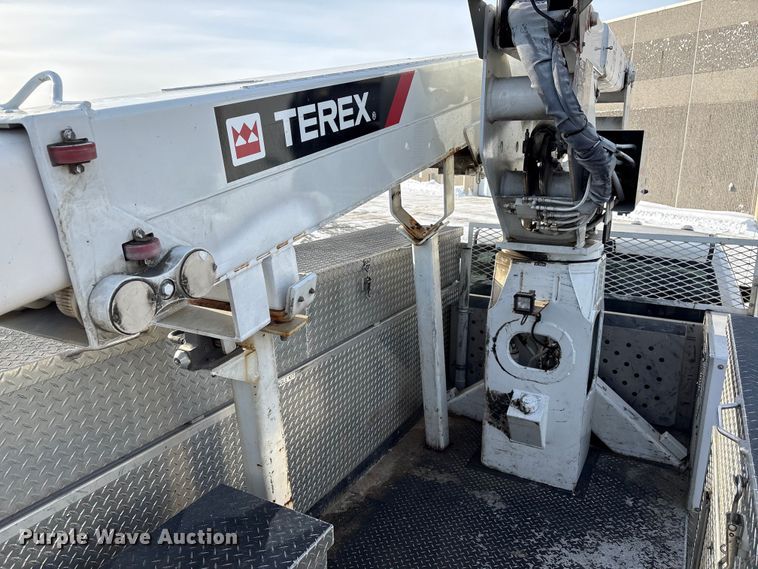 image for item DW4497 2017 RAM 5500HD bucket truck